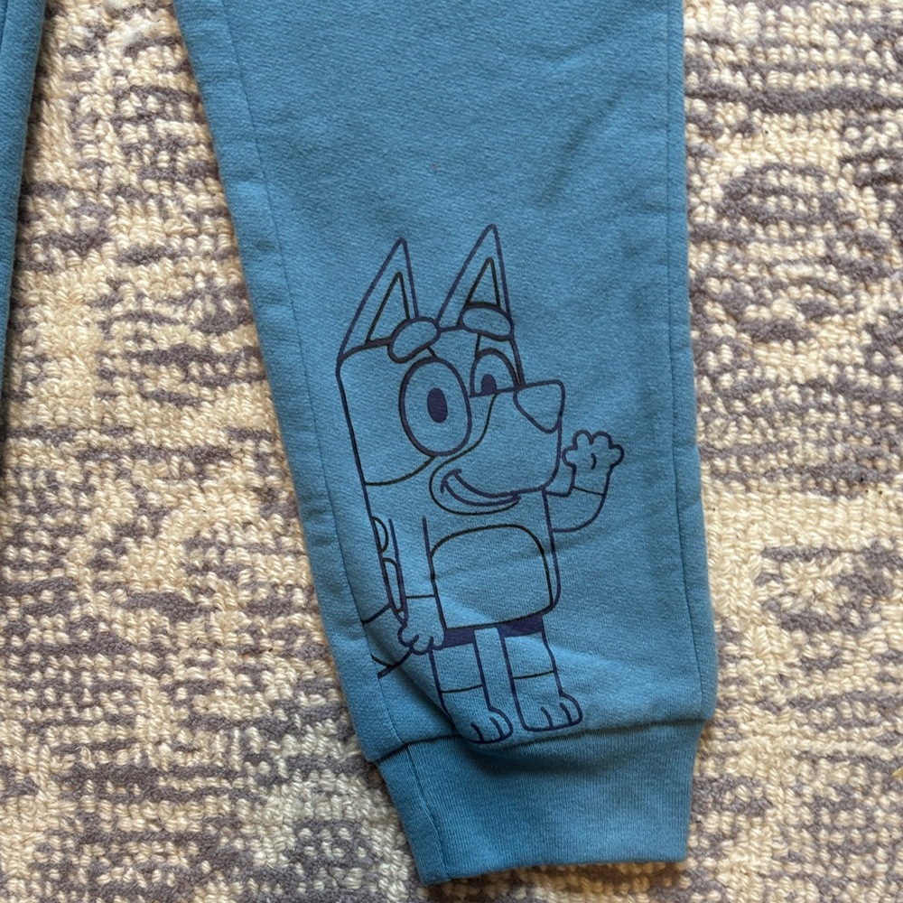 NWOT Bluey Sweatpants and  top Set  5t Boys - Picture 4 of 6